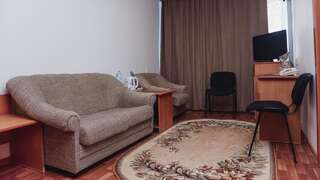 Отель Гостиница Актобе Актобе Стандартный двухместный номер с 2 отдельными кроватями-6